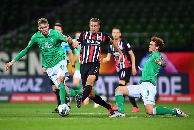 英超综合：曼联客场小胜切尔西